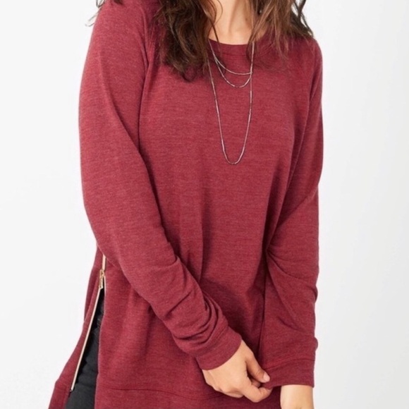 STELLA & DOT Women’s Maroon Side Zip Sweatshirt - Picture 1 of 8